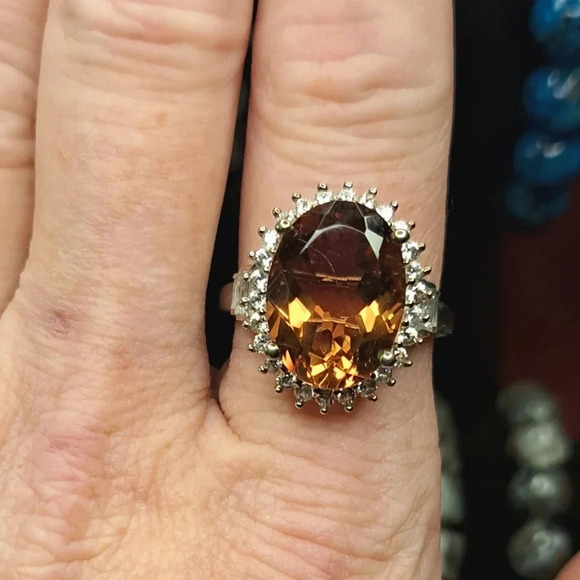 Color-Change Autumn Alexite & Natural White Zircon Halo Cocktail Ring. - Picture 4 of 11